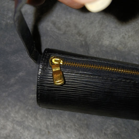 LIKE NEW Auth Louis Vuitton Mini Epi Leather Pouchette Handbag - Picture 4 of 7